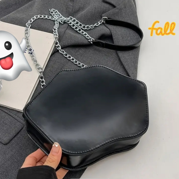 Vampire Lips Red Glitter Purse - Picture 4 of 4